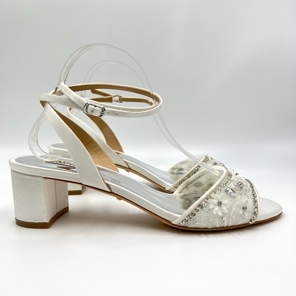 BADGLEY MISCHKA Womens Silver Mixed Media Metallic Ankle Strap Embellished Padded Becca Square Toe Block Heel Buckle Dress Heeled